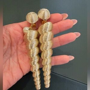 Rebecca de Ravenel gold elongated shell dangle clip on earrings never worn